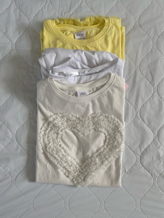 Zara Other - Zara Kids Yellow & White Short Sleeve Tees with Cream Heart Applique